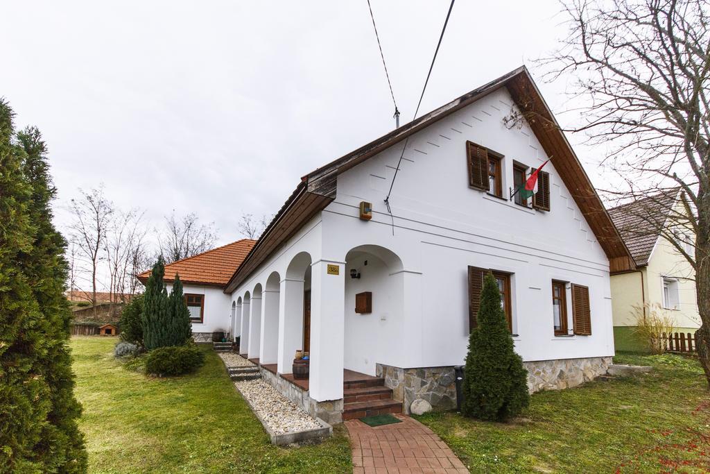 Ambitus-Haz Apartment Egerszalók Екстериор снимка
